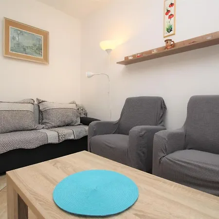 Apartment Charmante In Mit Eigener Terrasse Baska (Krk)