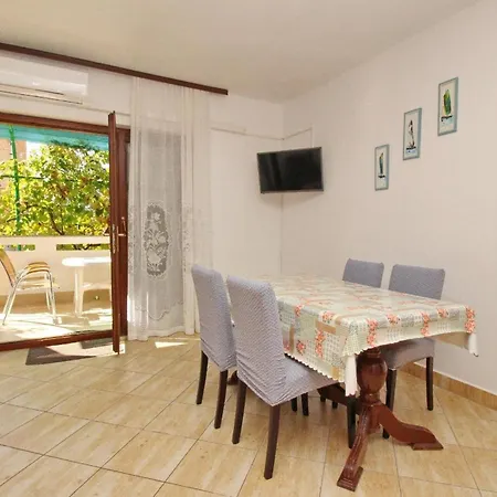 Apartment Charmante In Mit Eigener Terrasse Baska (Krk)