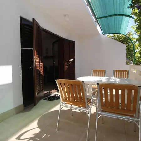 Apartment Charmante In Mit Eigener Terrasse Baska (Krk)
