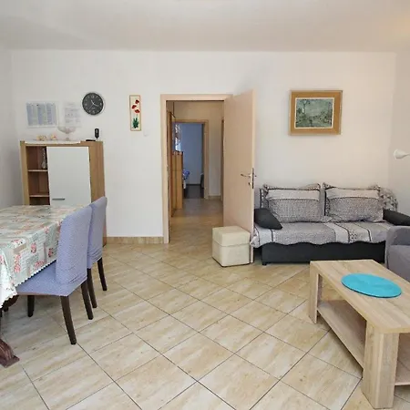 Apartment Charmante In Mit Eigener Terrasse Baska (Krk)