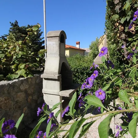 Charmante In Mit Eigener Terrasse Baska (Krk)